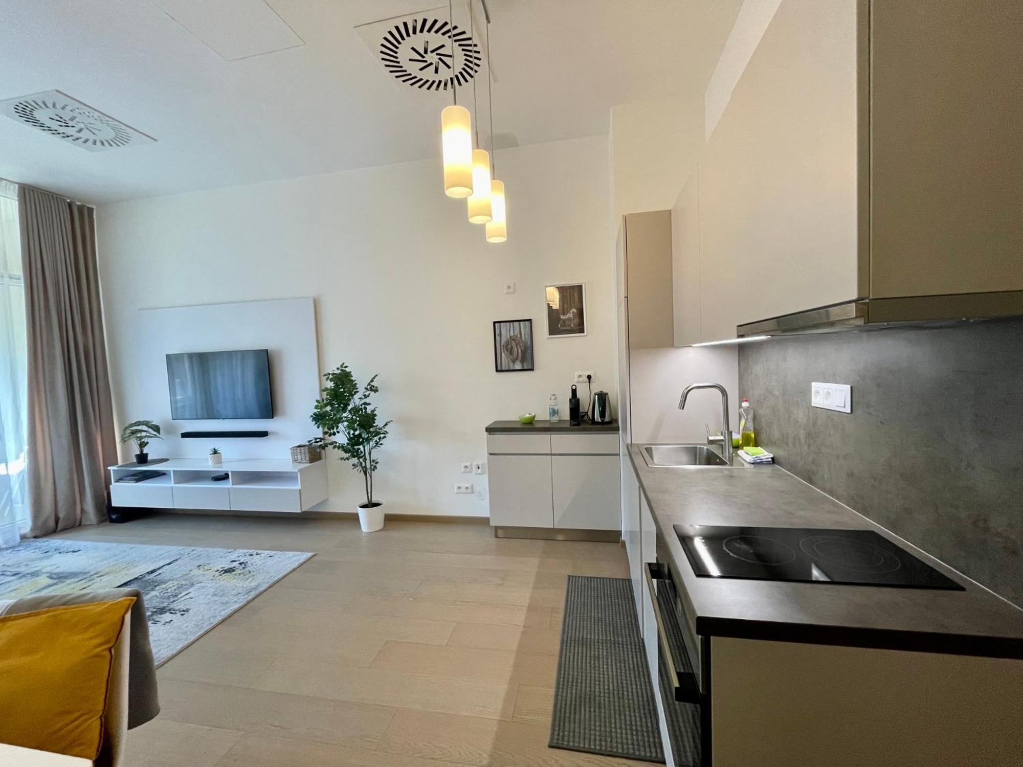 New, Beautiful Apt With Parking In Best Location! Bratislava Exterior photo